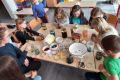 Malí vědci v družině